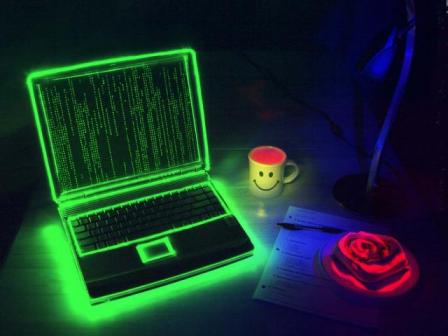 linux-hacker-1024x768-wallpaper-desktop-crack-the-code